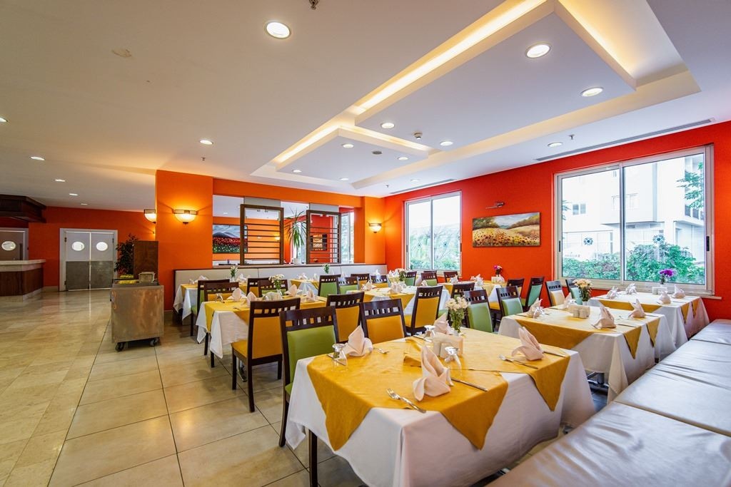 restaurants-papaya-restaurant