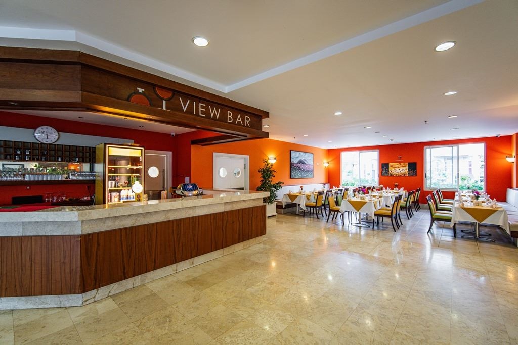 restaurants-papaya-restaurant