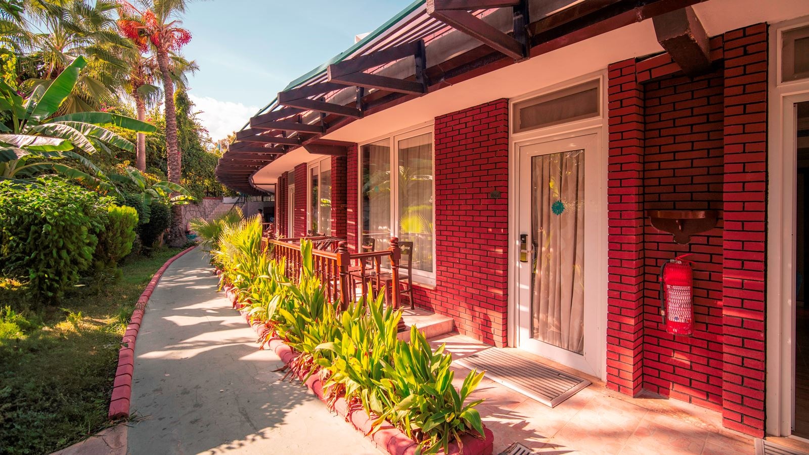 rooms-eco-garden-room