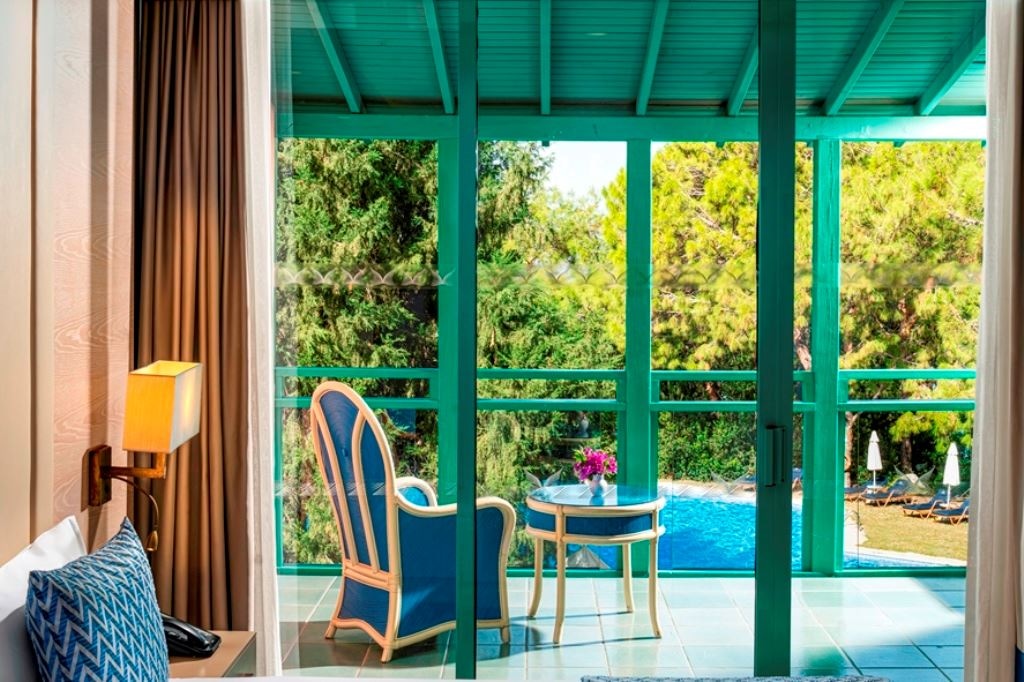 rooms-deluxe-suite-with-jacuzzi-land-side