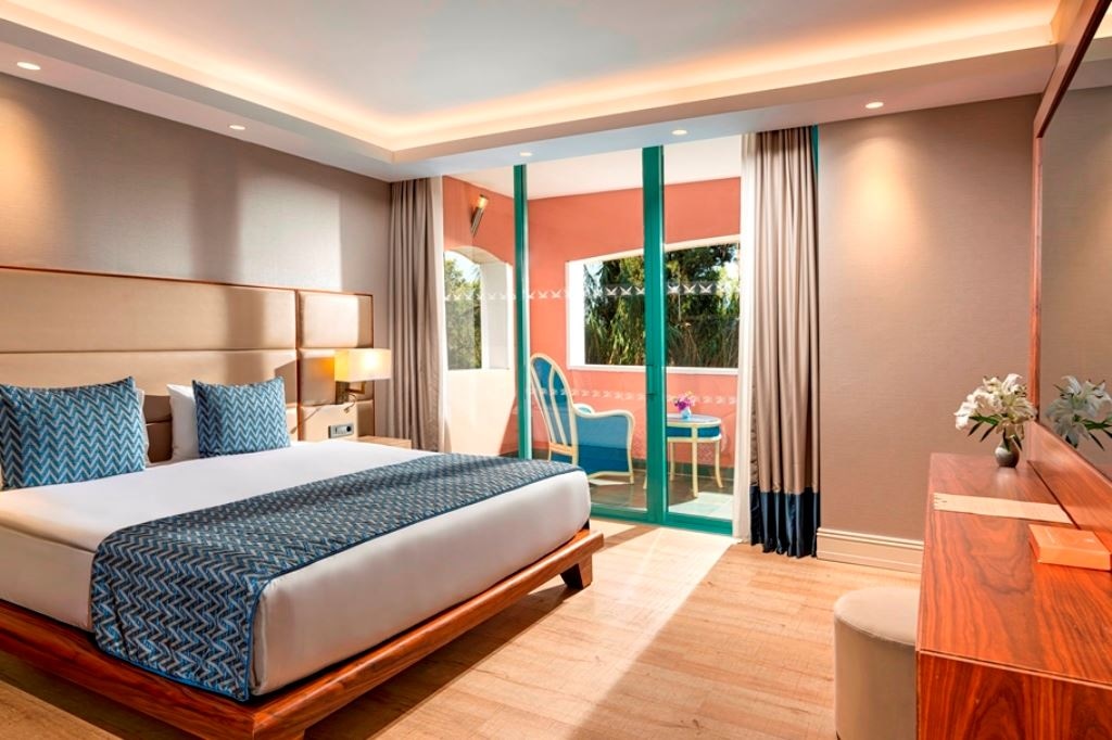 rooms-deluxe-suite-with-jacuzzi-land-side