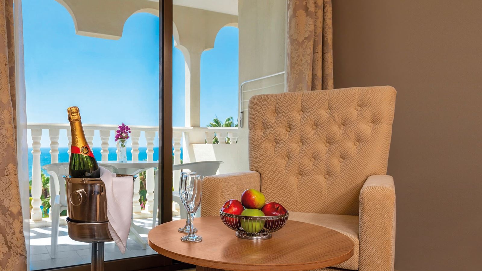 rooms-standart-sea-view-with-balcony