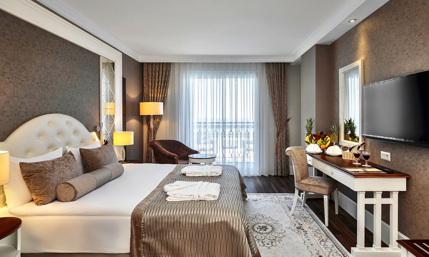 rooms-standard-land-view-with-balcony