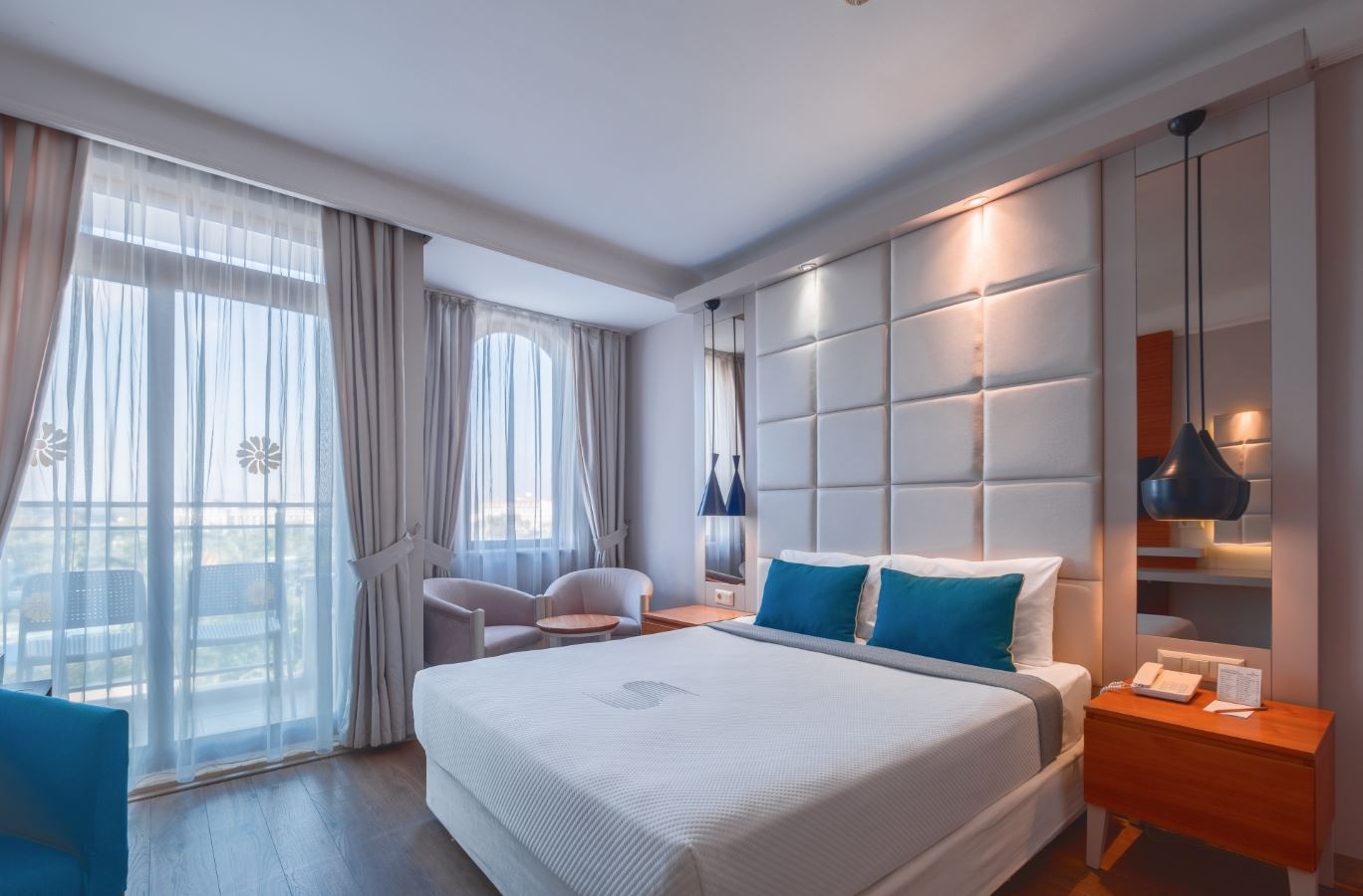 rooms-family-room-land