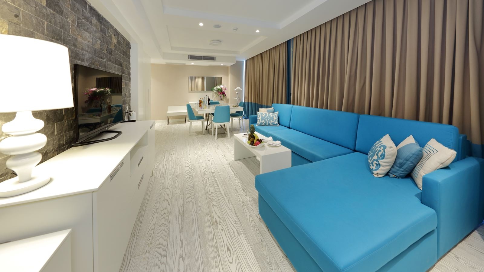 rooms-superior-sueno-suite-swim-up