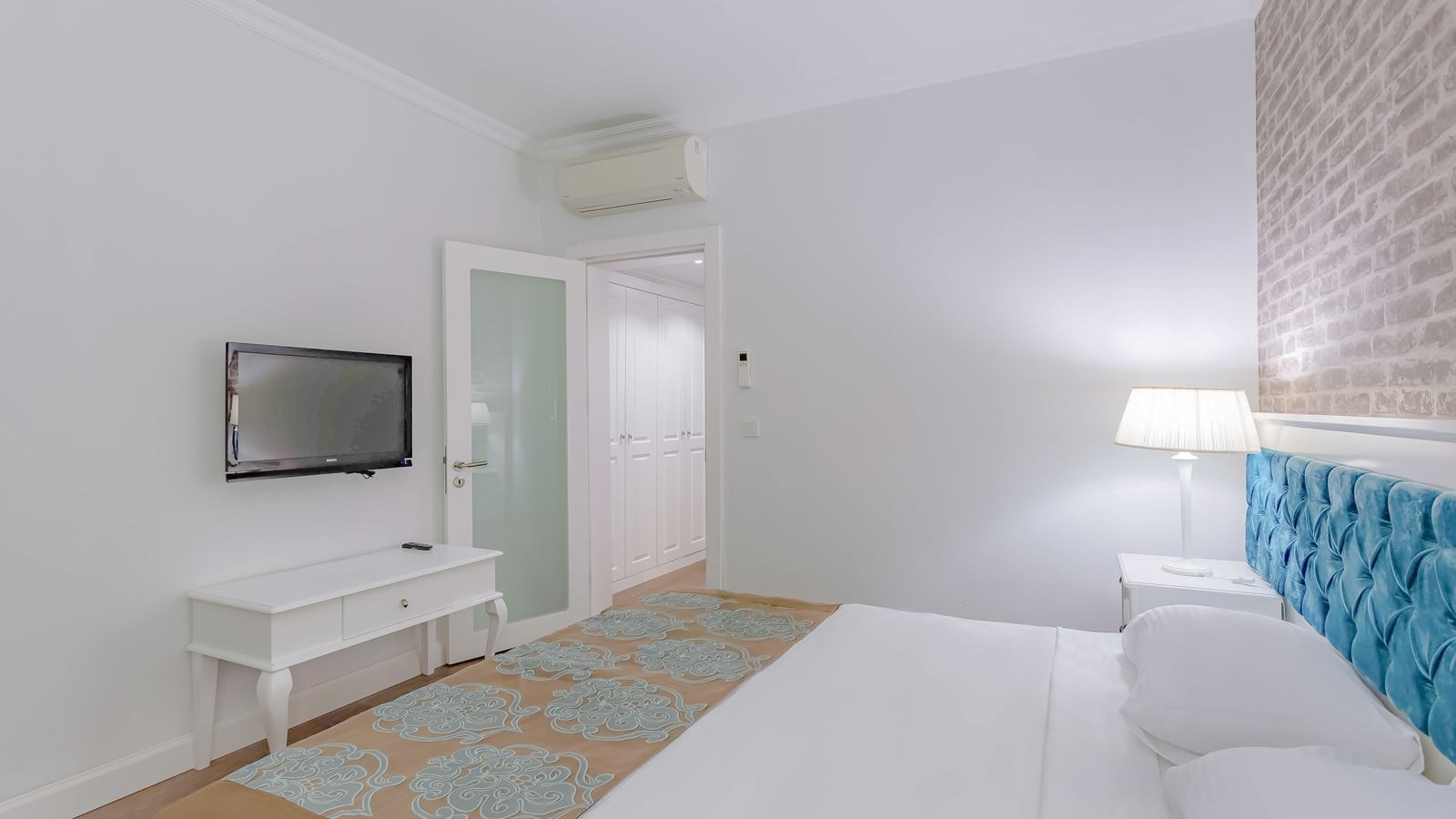 rooms-executive-room
