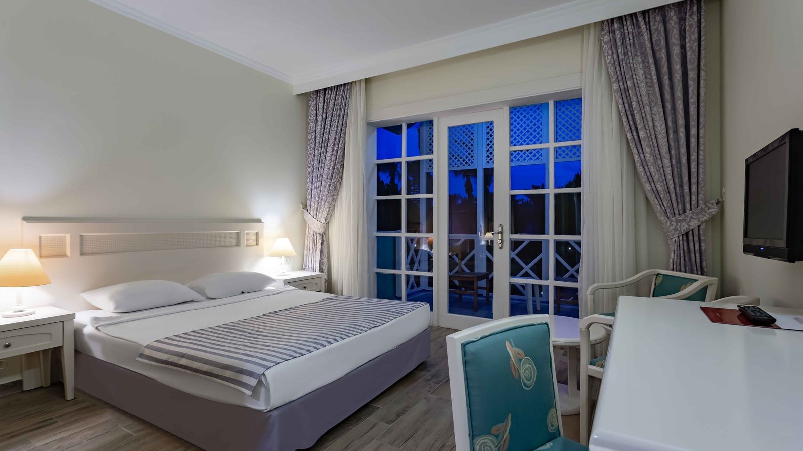 rooms-superior-club-room