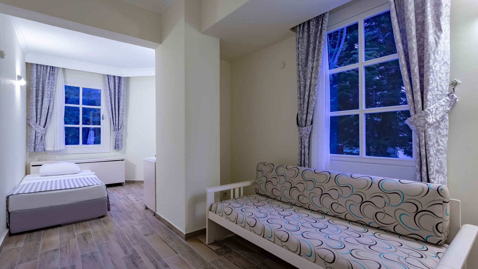 rooms-superior-club-room