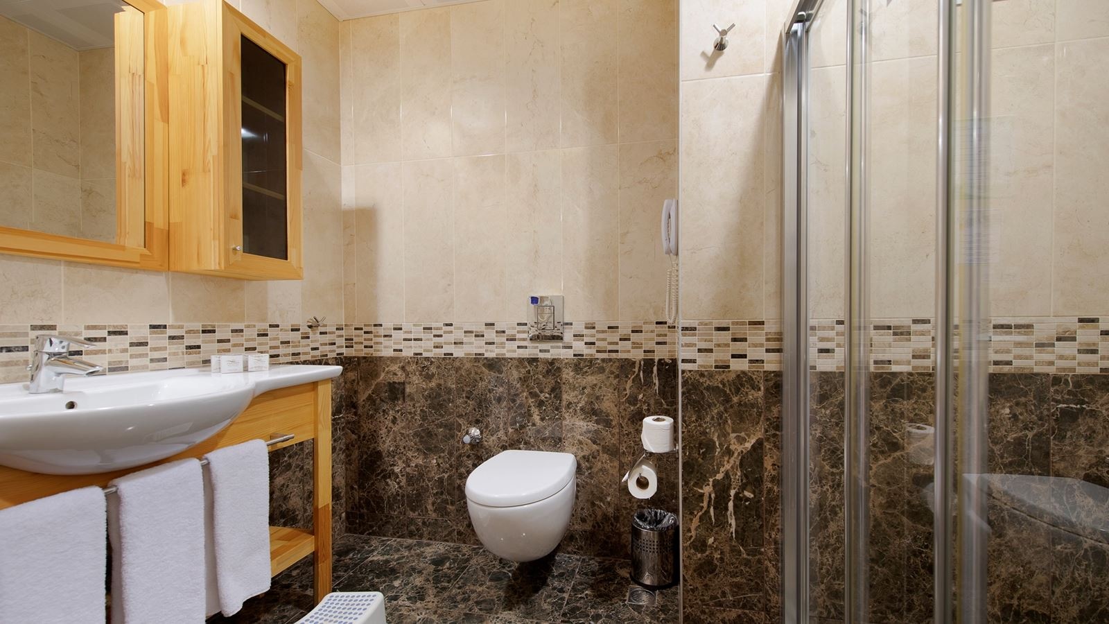 rooms-main-building-family-2-bedrooms-with-sliding-doors-land-view-couple--ladies-only