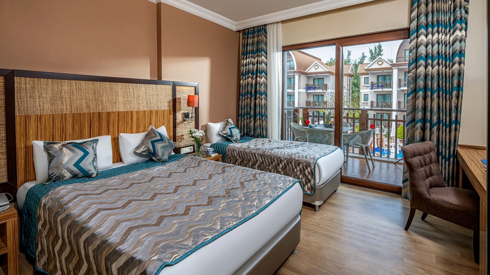 rooms-garden-family-relax-pool