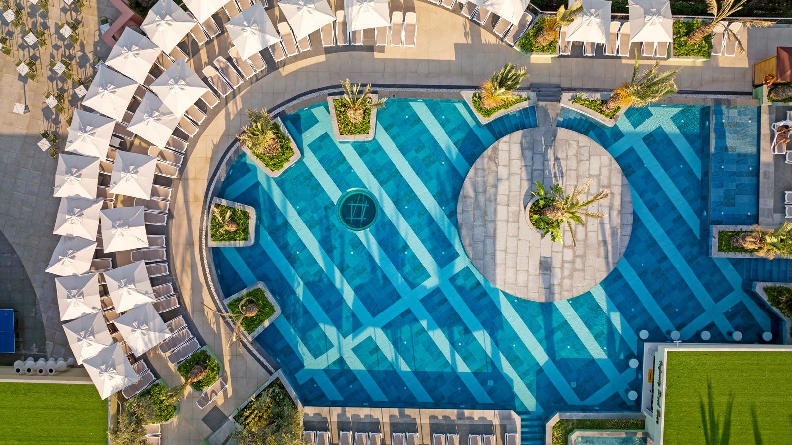 bars-infinity-pool-bar