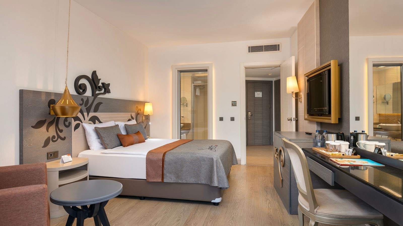 rooms-family-room-land-view