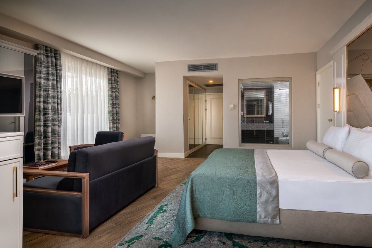 rooms-deluxe-terrace-room-with-jacuzzi