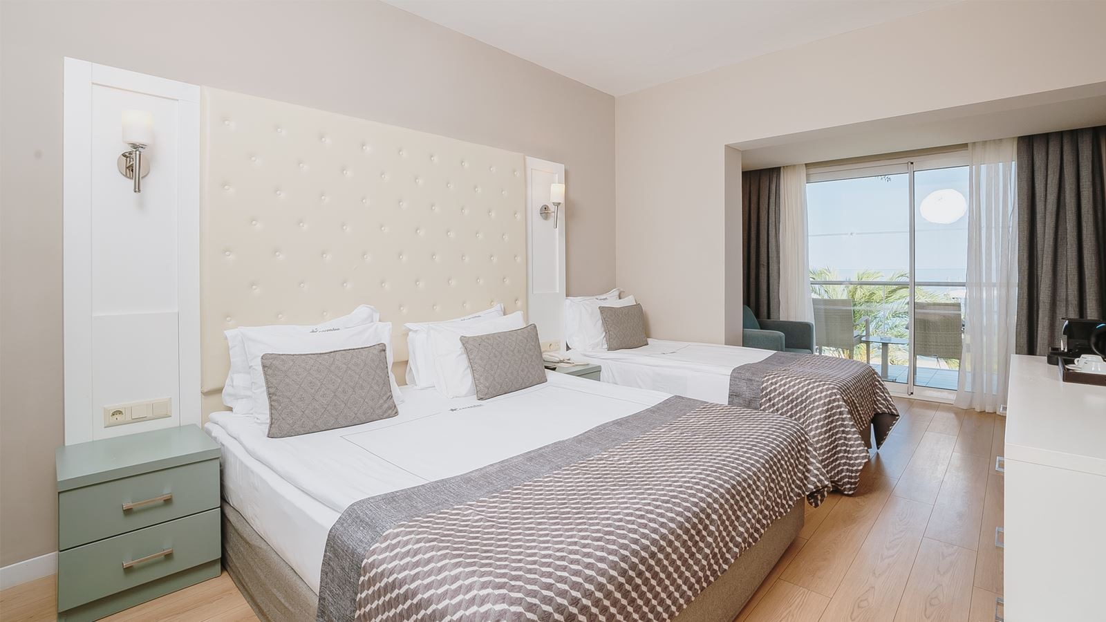 rooms-superior-room-sea-view