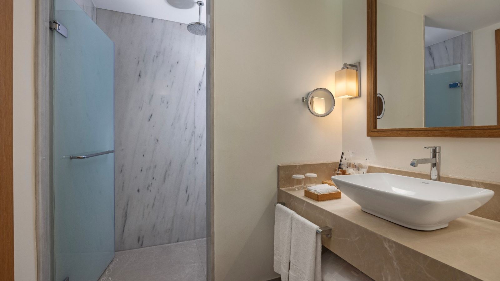 rooms-standard-room-side-sea-view-balcony-or-terrace