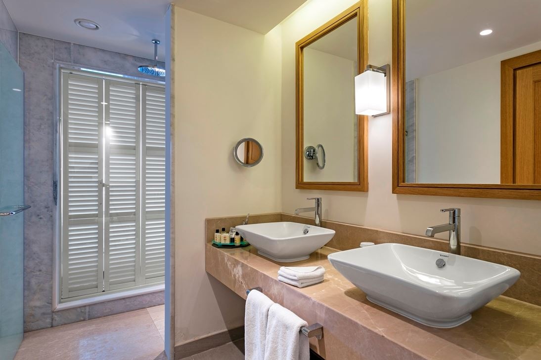 rooms-superior-room-sea-view-balcony-or-terrace