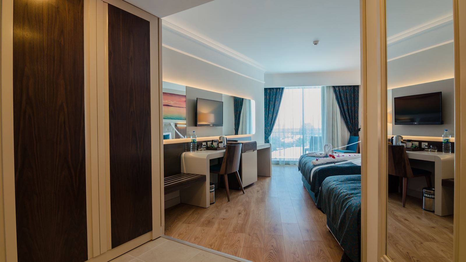 rooms-family-room-land-view-2-bedrooms