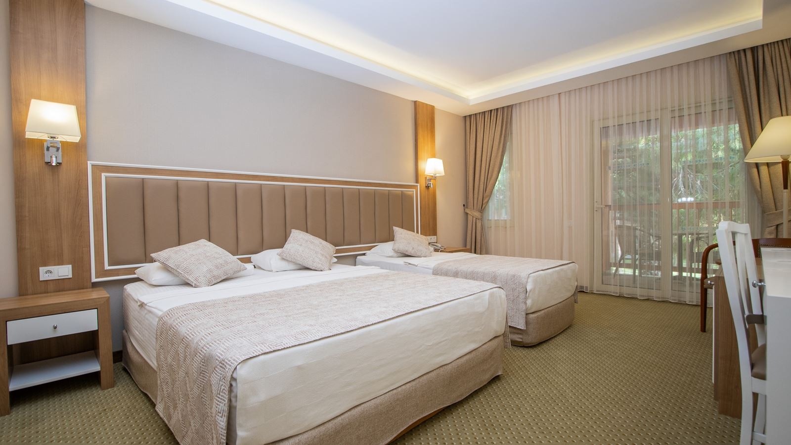 rooms-superior-room-with-balcony