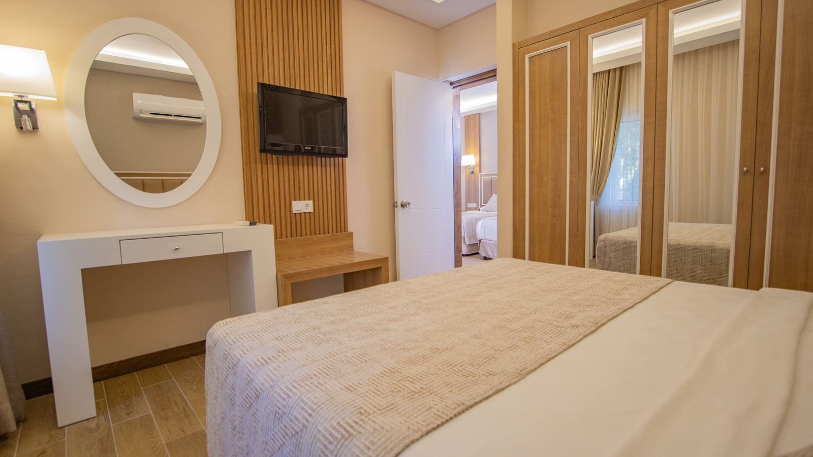 rooms-family-room-2-bedrooms-with-balcony