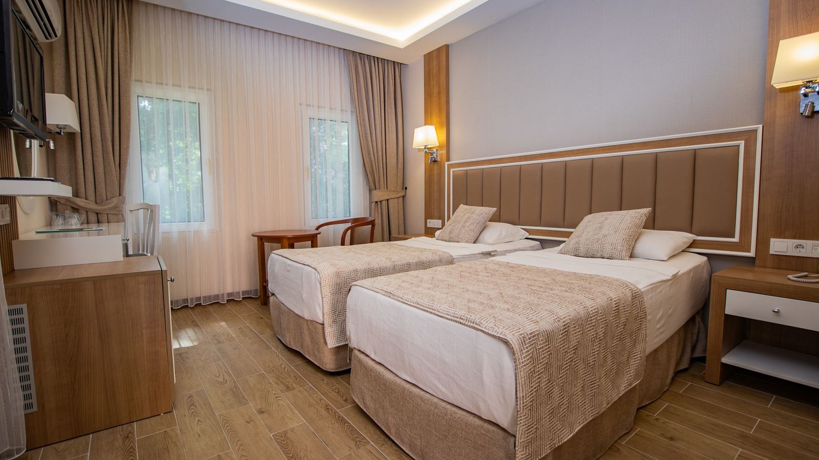 rooms-family-room-2-bedrooms-with-balcony