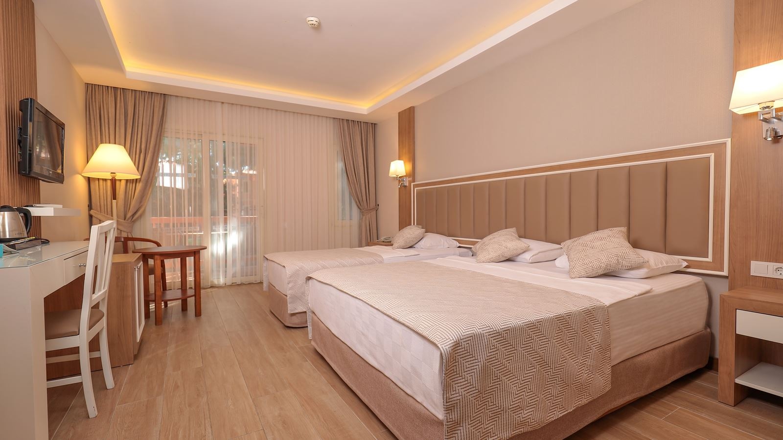 rooms-superior-room-with-balcony