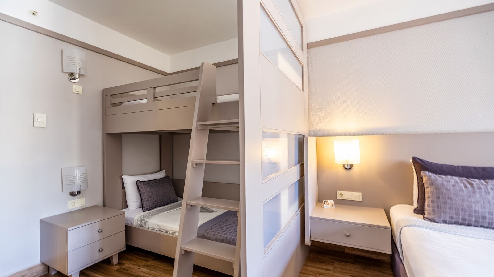 rooms-family-room-bunkbed