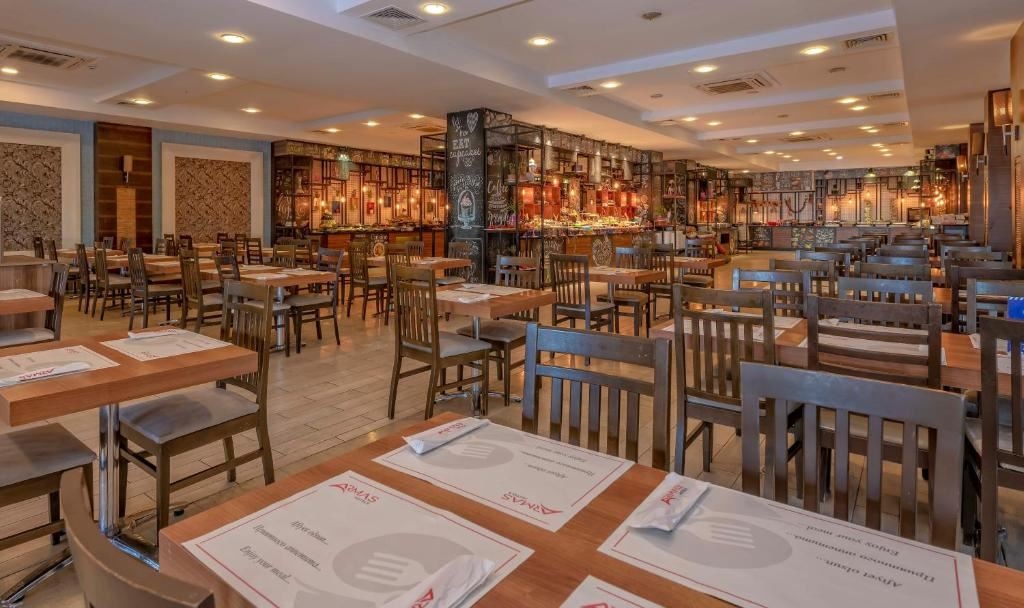 restaurants-rose-main-restaurant