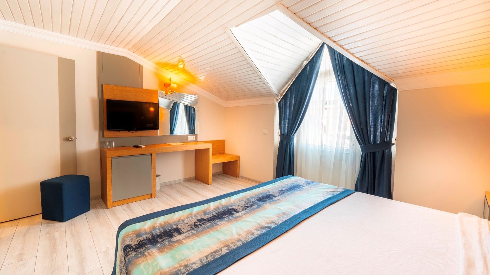 rooms-annex-family-room