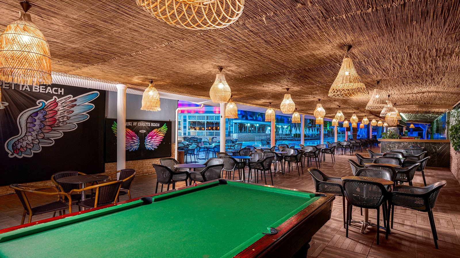 restaurants-pool-bar