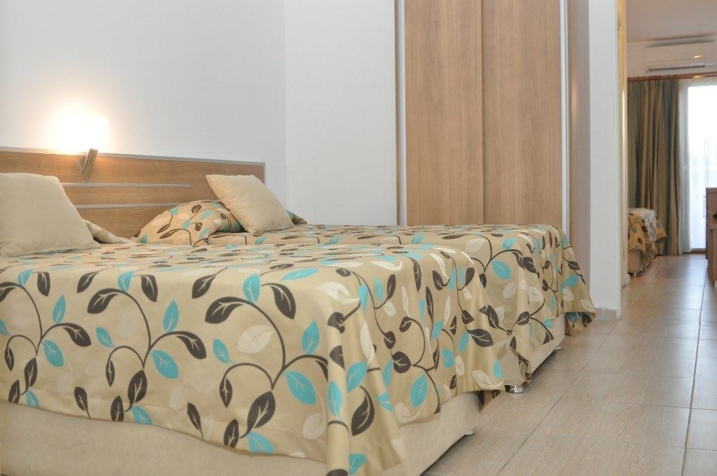 rooms-family-room-2-bedroom