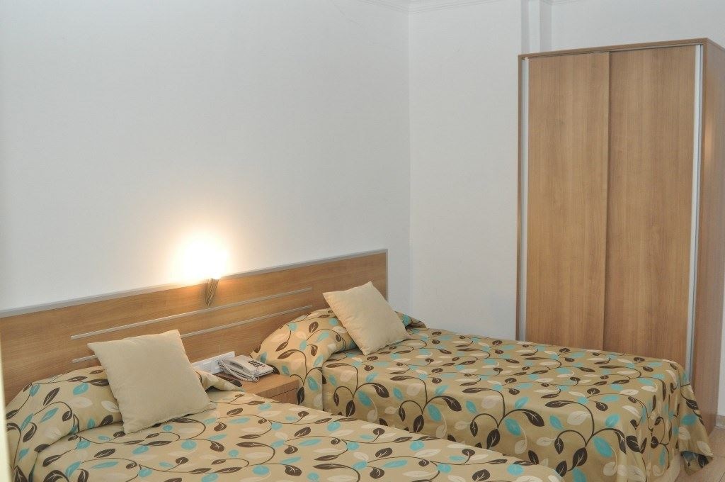 rooms-family-room-2-bedroom