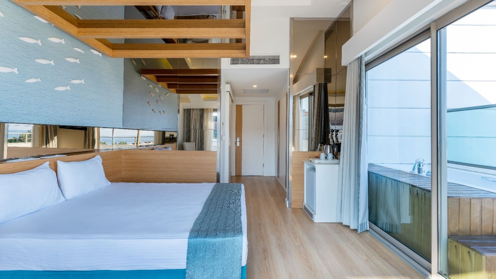 rooms-love-suite--main-building-annex-building