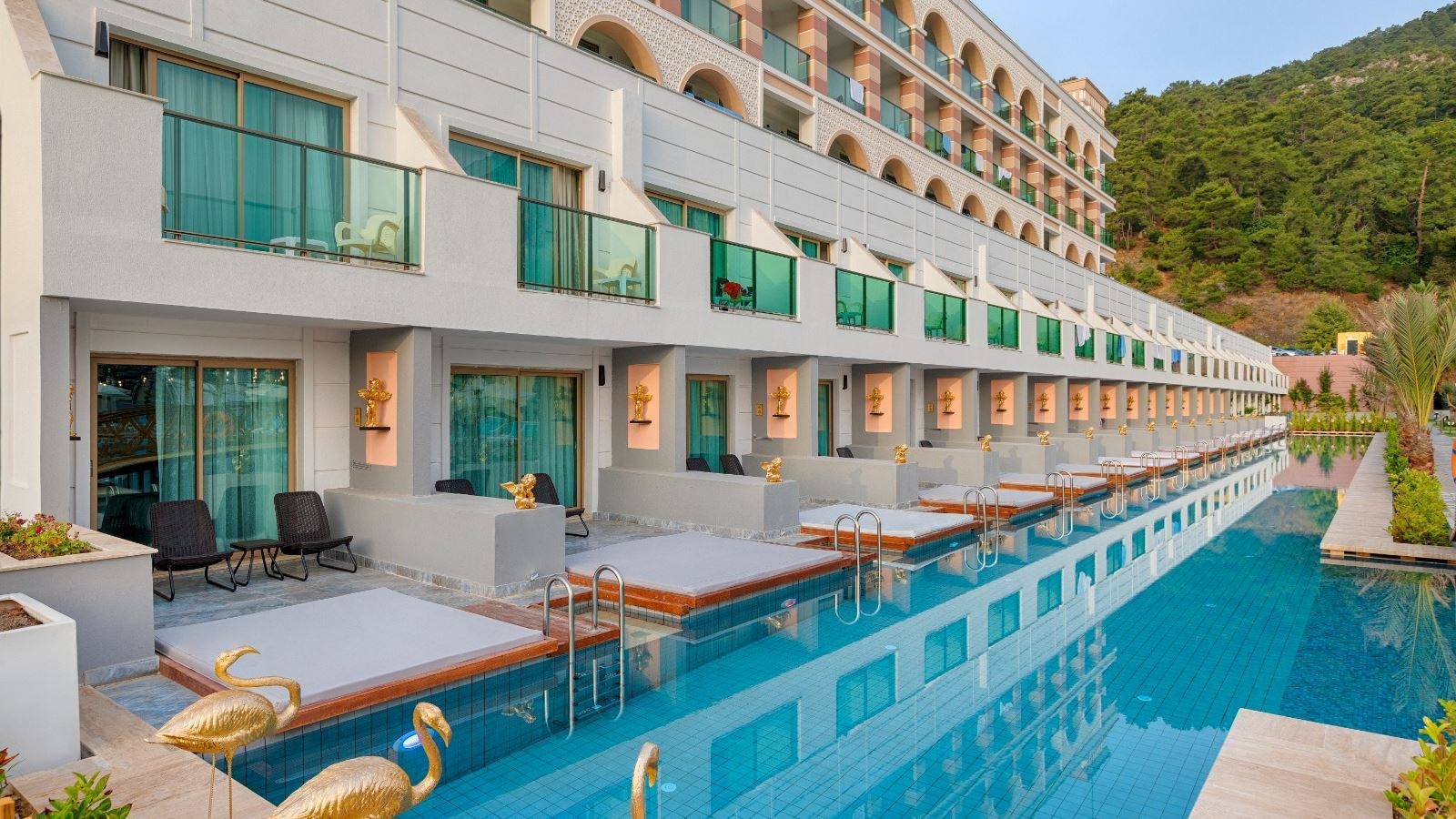 rooms-swim-up-room--main-building