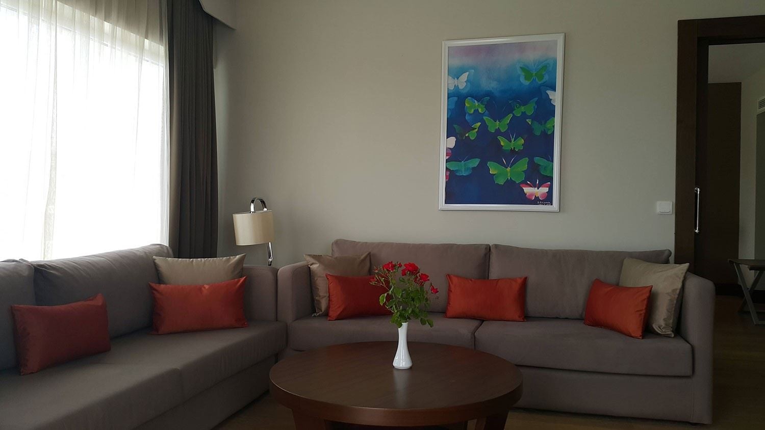 rooms-deluxe-suit-room