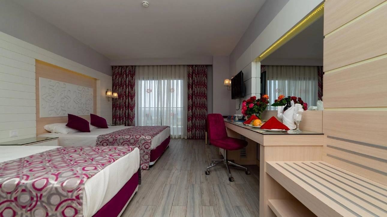 rooms-superior-room-side-sea-view-with-balcony