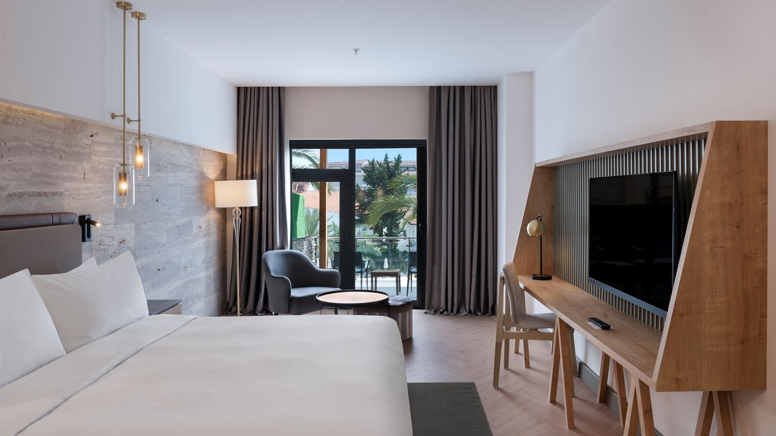 rooms-deluxe-room-land-view