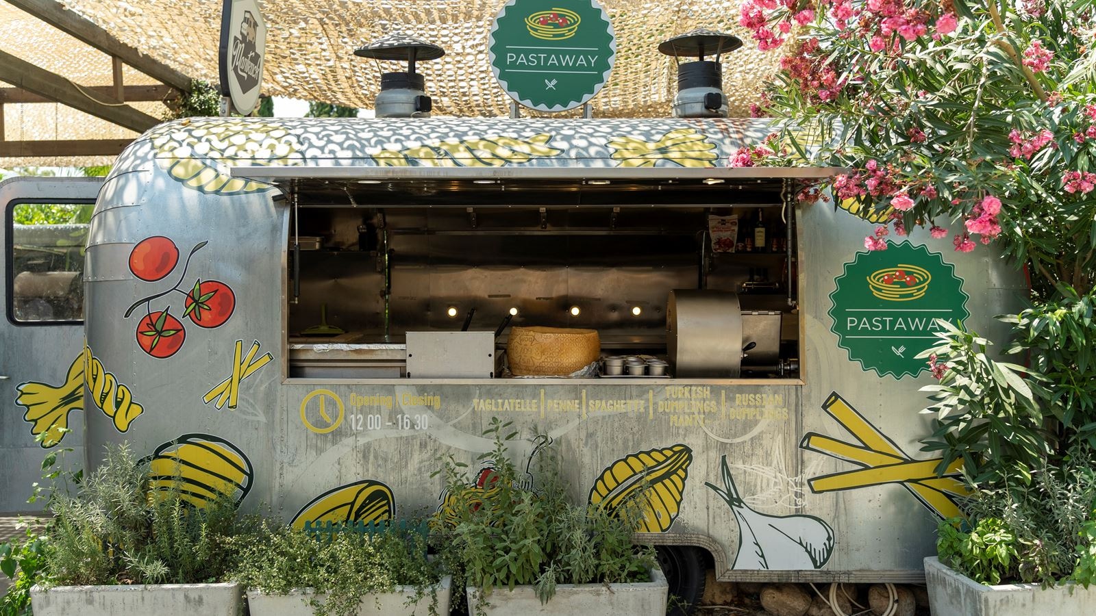 restaurants-food-trucks-mobile-kitchens-from-all-the-world