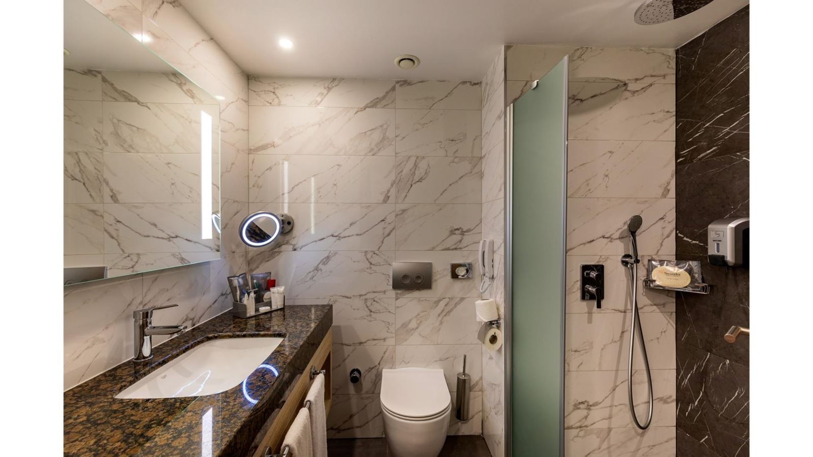 rooms-deluxe-superior-room