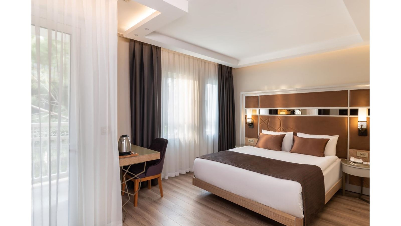 rooms-deluxe-family-room