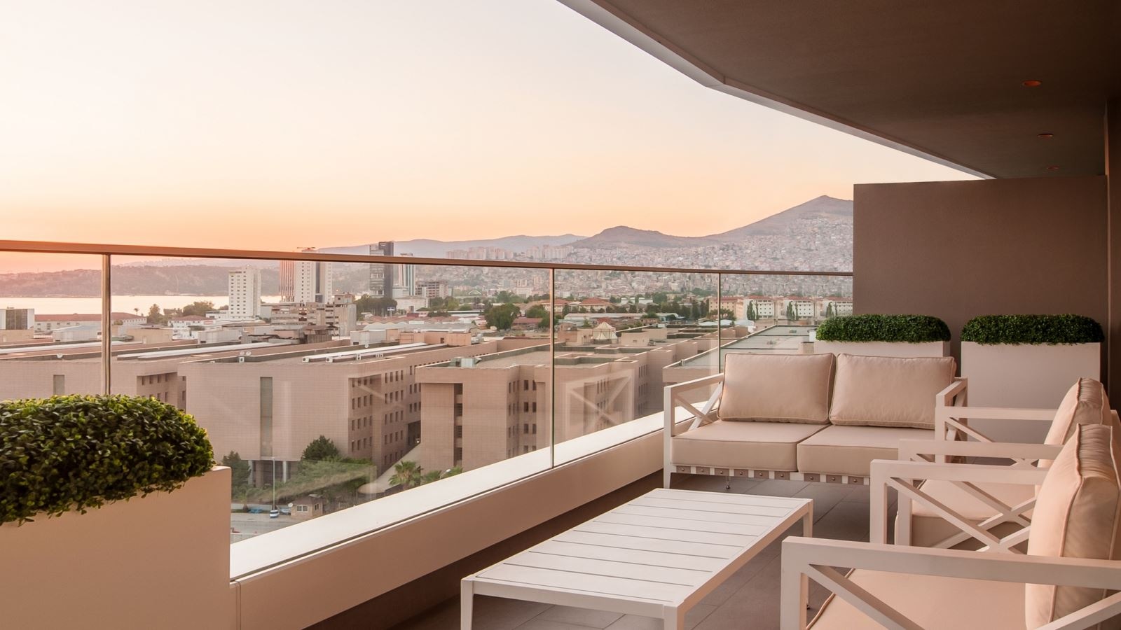 rooms-corner-deniz-manzarali-oda