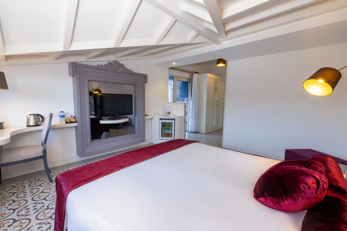 rooms-standard-room-with-terrace-balcony