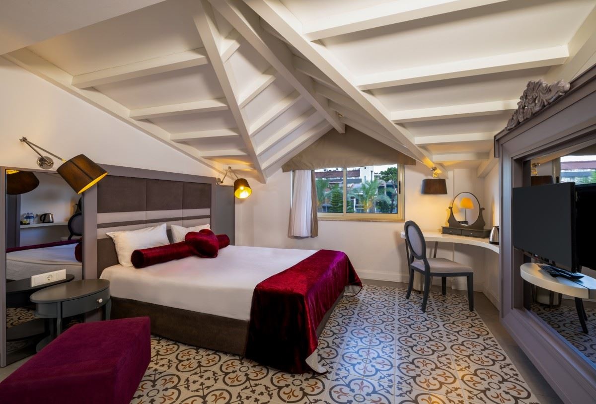 rooms-standard-room-with-terrace-balcony