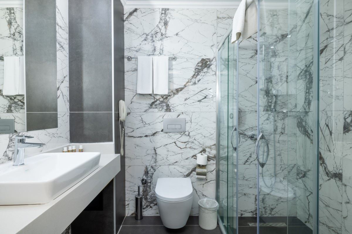 rooms-family-room-land-view