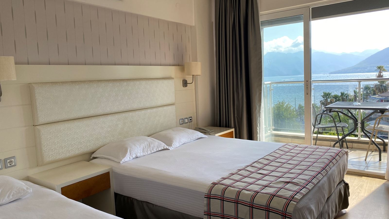 rooms-standard-side-sea-view-room
