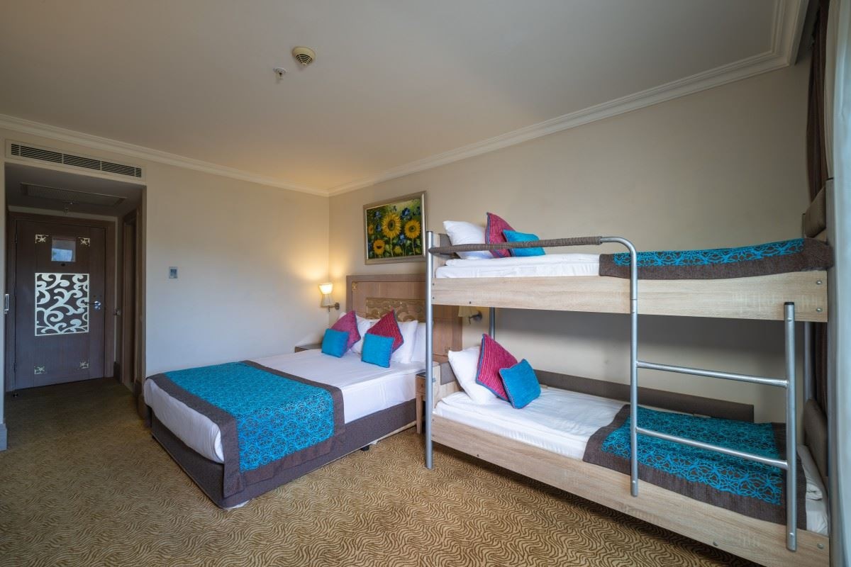 rooms-standard-room-land-view-with-bunkbed