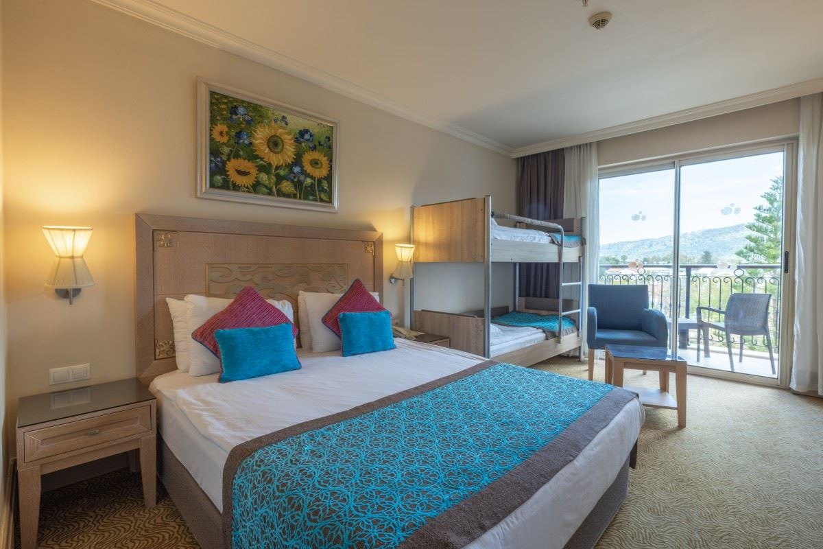 rooms-standard-room-land-view-with-bunkbed