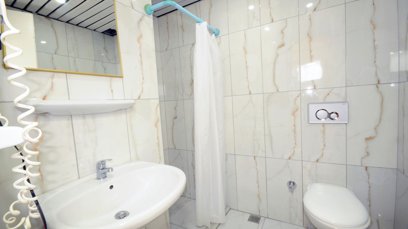 rooms-standard-land-view-room