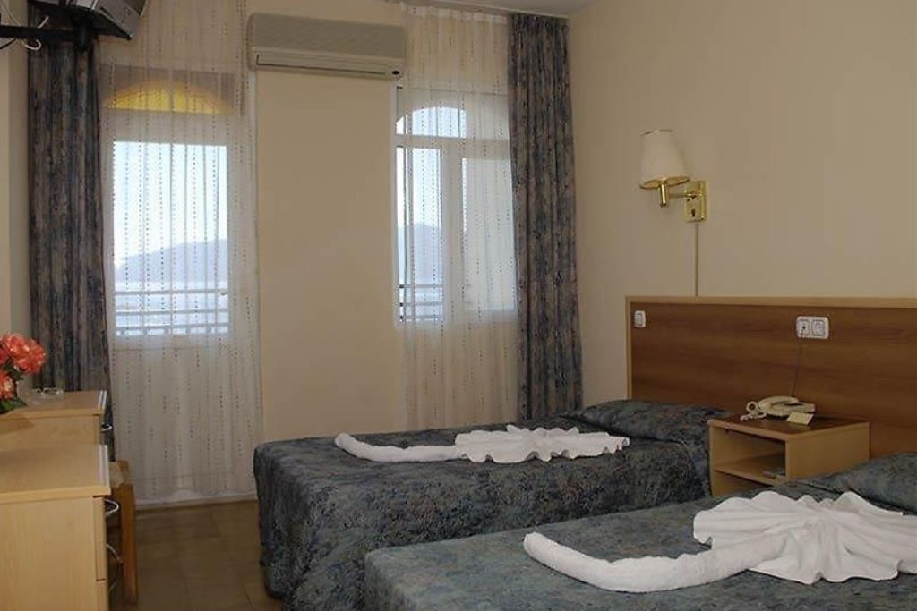 rooms-standard-side-sea-view-room