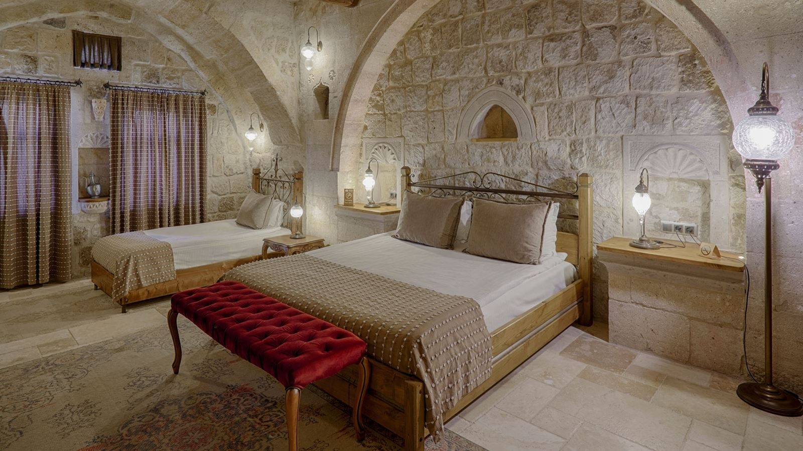 rooms-deluxe-room
