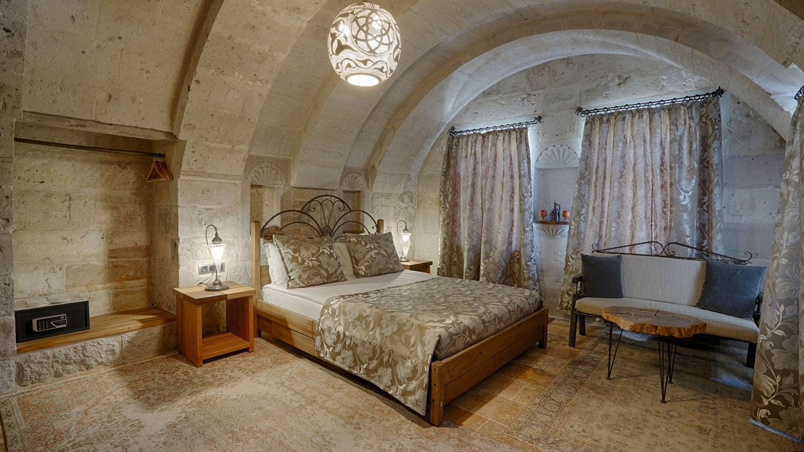 rooms-deluxe-room